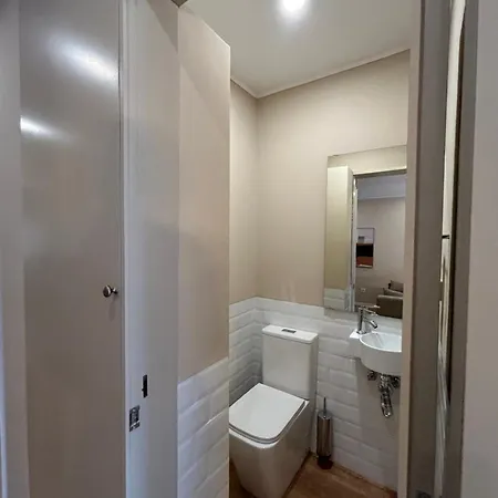 Near Family - Free Parking דירה *