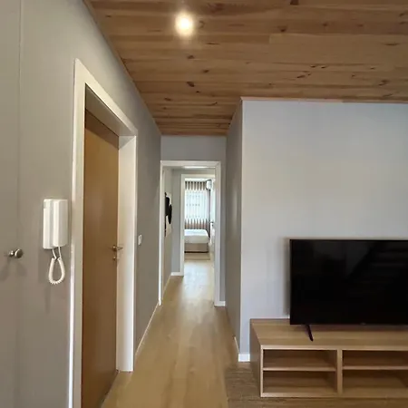 Near Family - Free Parking דירה