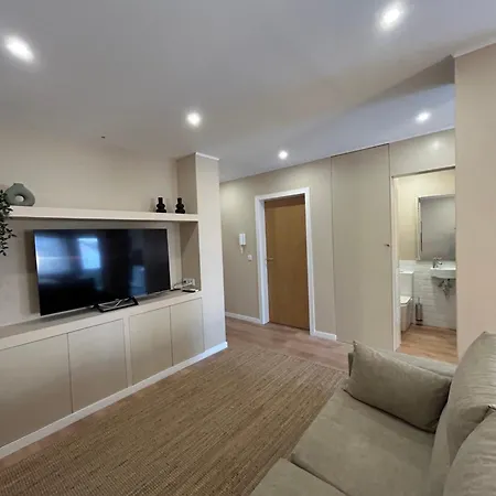 Near Family - Free Parking דירה