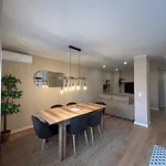 Near Family - Free Parking 아파트 *